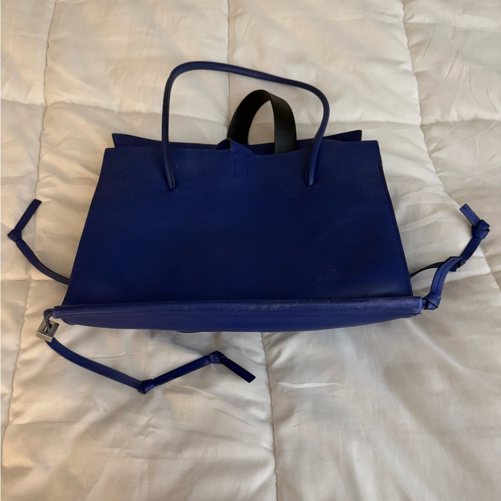 Real Stuart Weitzman Bag with Textured Fabric and Short Handles